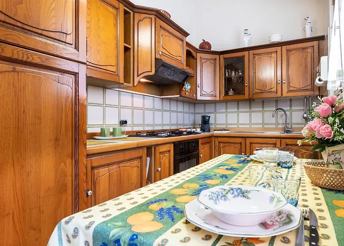 Апартаменти La Casina Del Comandante *